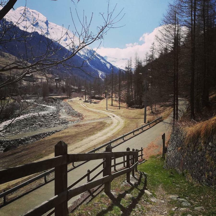 Hotel Vers Le Bois Valsavarenche Esterno foto